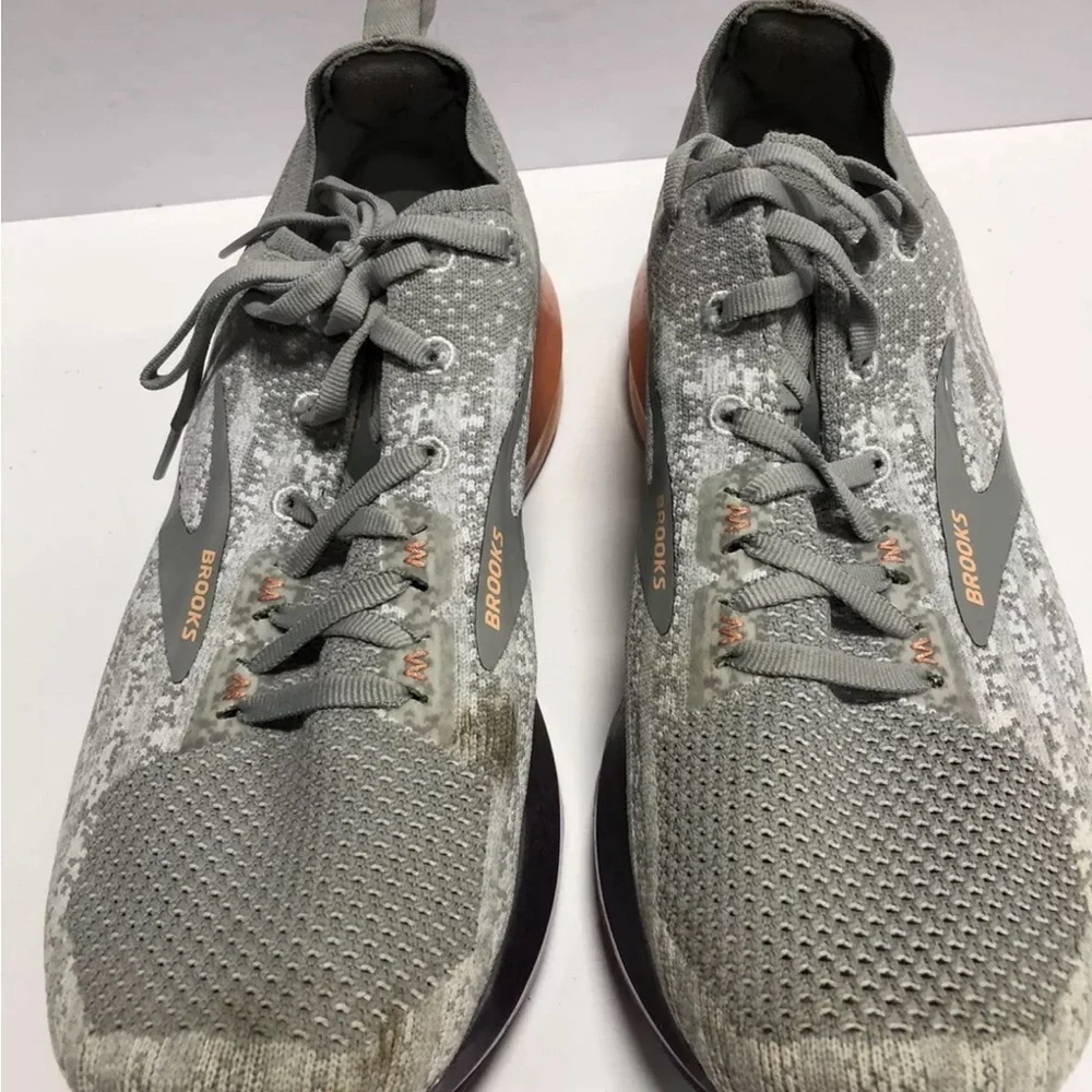 Brooks Women's Levitate 3, Gray Running Shoes, Size 9.5 M